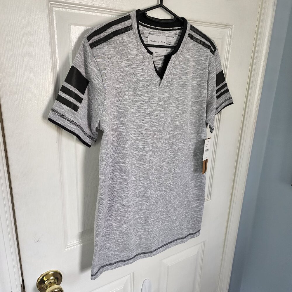 SOLD Modern Culture Gray V-Neck Tee Shirt Men’s Small NWT